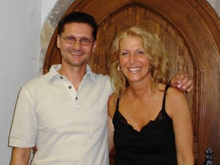 Foto André Prager mit Linda Jo Rizzo von der Gruppe "The Flirts"